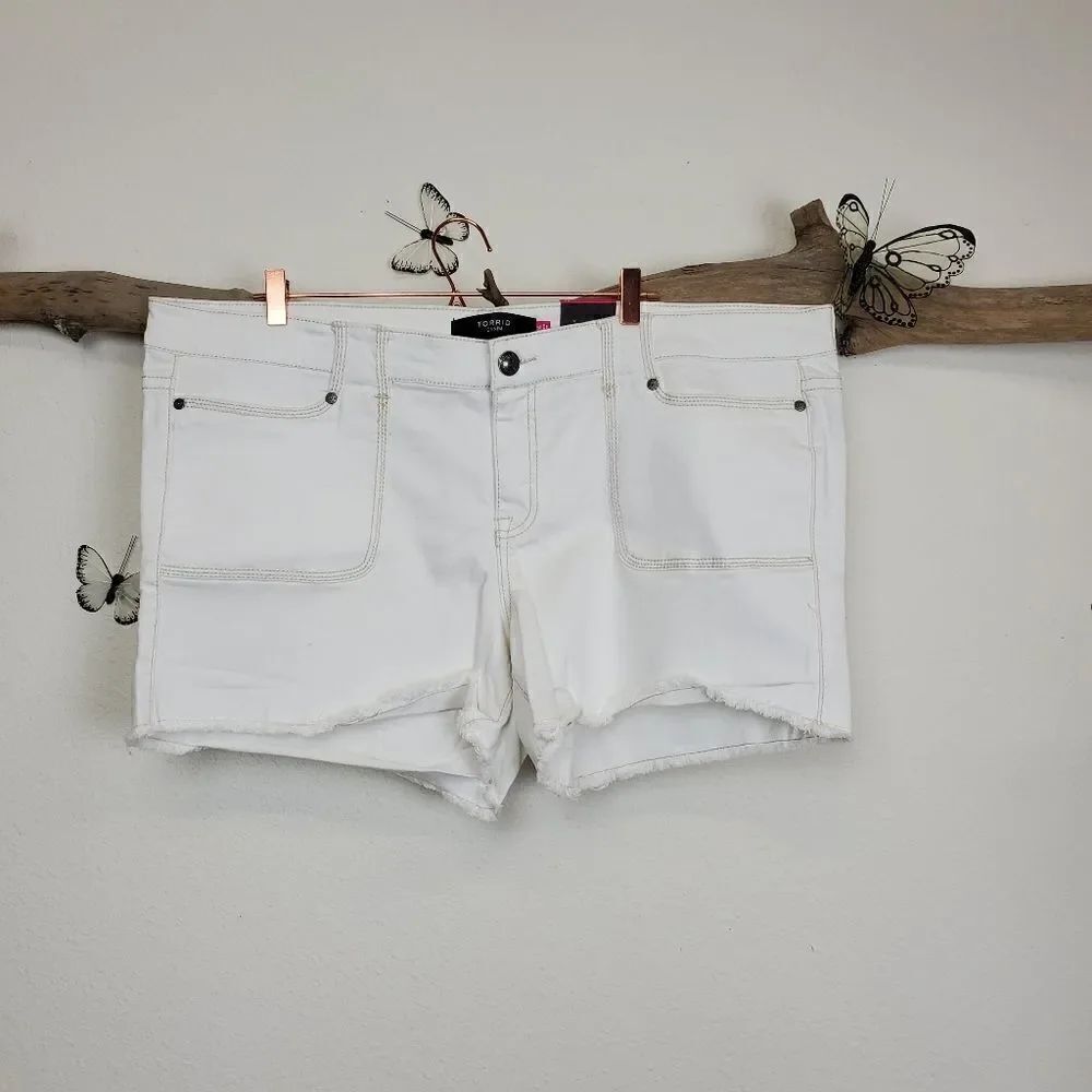Torrid white distressed short shorts
